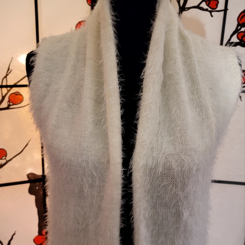 JEANINE PIERRE FUZZY CREAMY LADIES VEST WITH CROCHET BACK/SIZE MEDIUM/ELEGANT - Picture 3 of 13